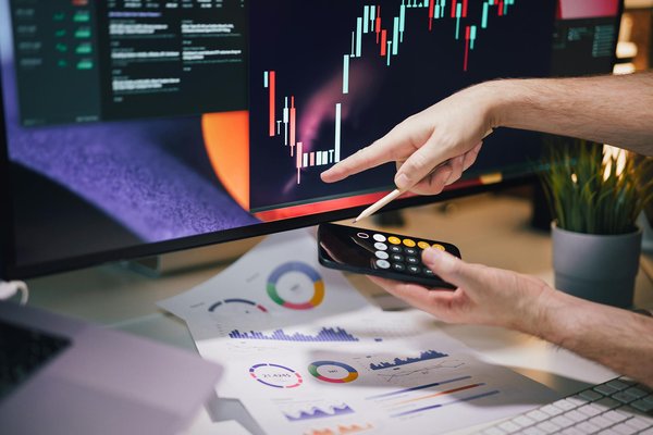 Comment les développeurs de jeux peuvent-ils utiliser l'intelligence artificielle pour créer des PNJ plus réactifs ?